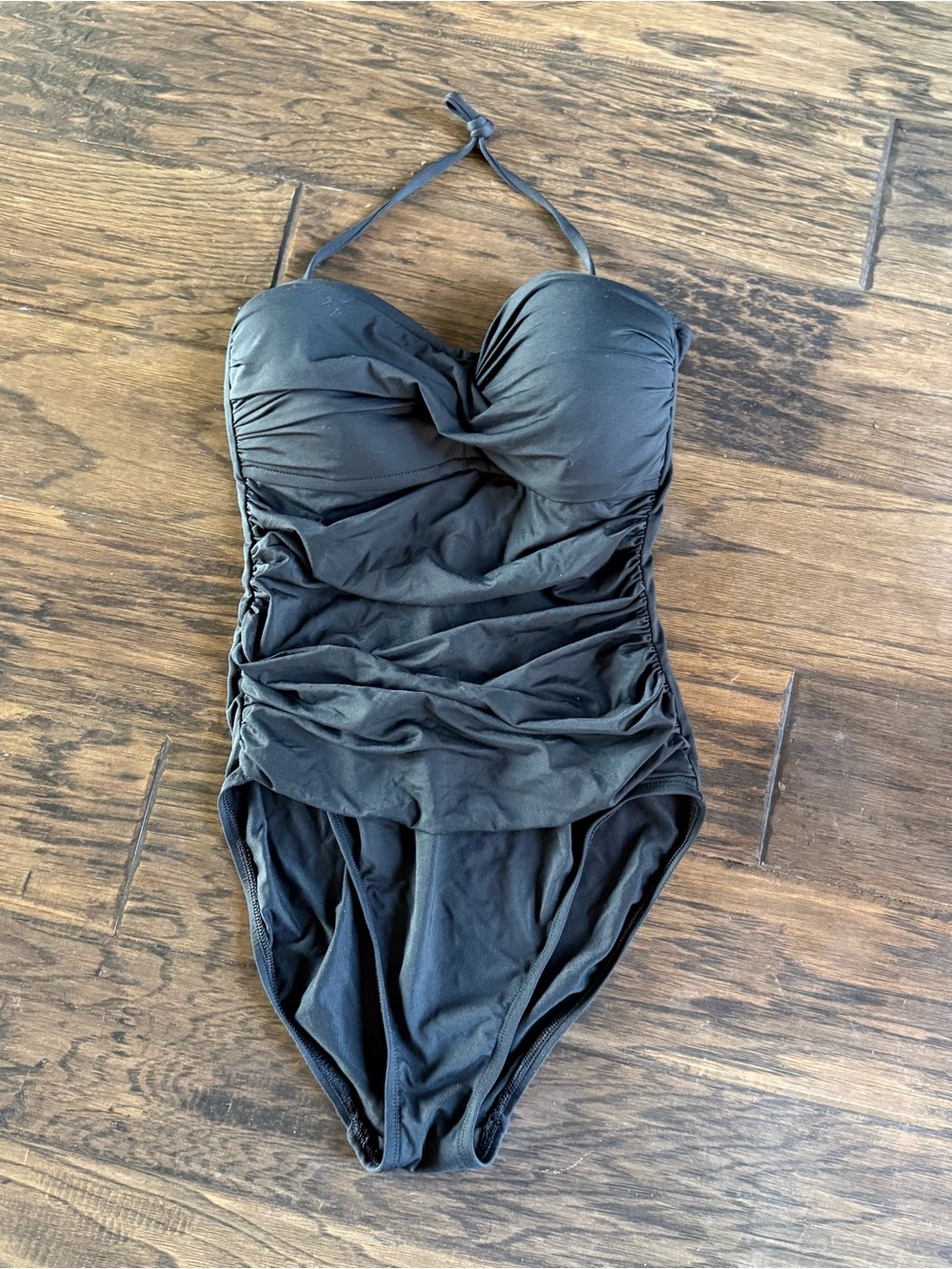 La Blanca women’s Black Ruched One-Piece Swimsuit size 8
